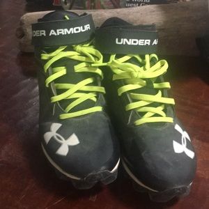 Boys Baseball Yth 7 Under Armour black cleats
